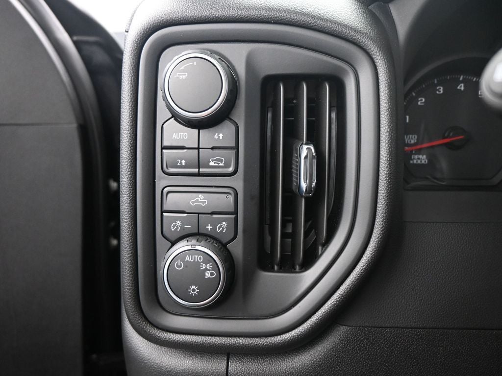 2025 Chevrolet Silverado 1500 Custom