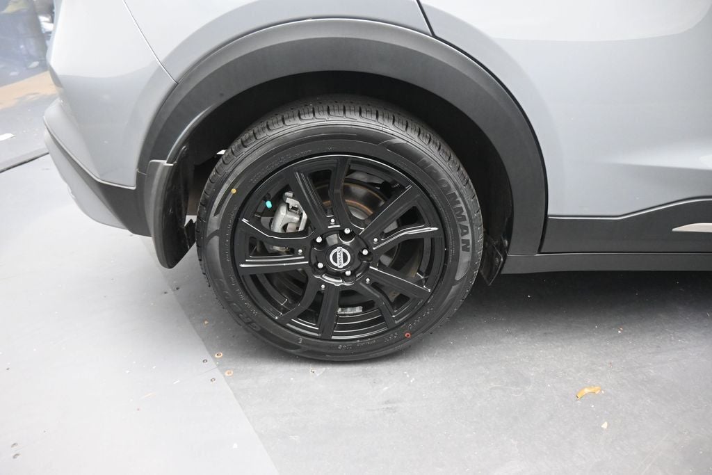 2021 Nissan Kicks SR