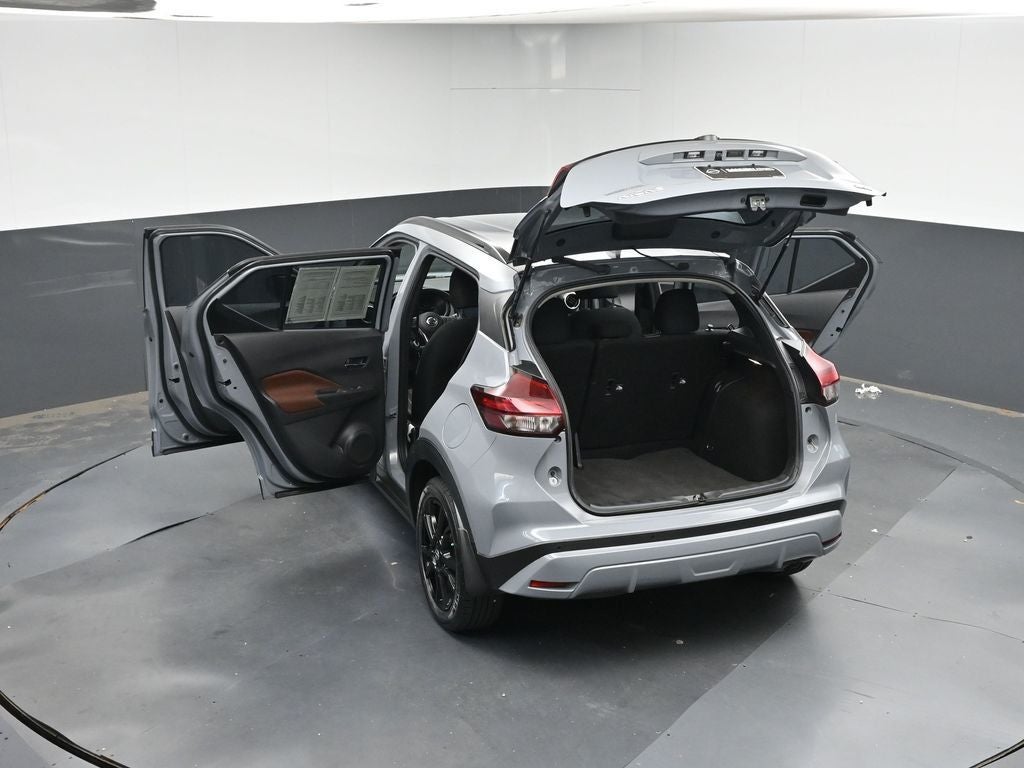 2021 Nissan Kicks SR