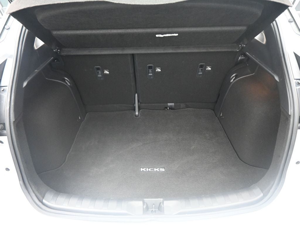 2021 Nissan Kicks SR