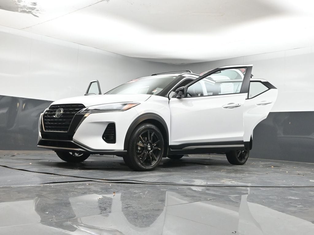 2021 Nissan Kicks SR