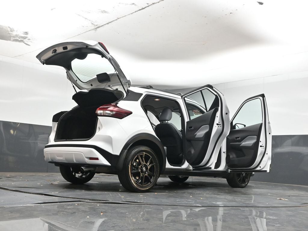 2021 Nissan Kicks SR