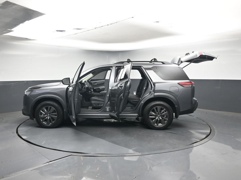 2022 Nissan Pathfinder SV