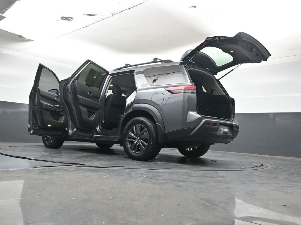 2022 Nissan Pathfinder SV