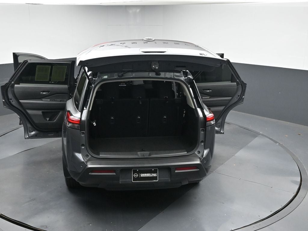 2022 Nissan Pathfinder SV