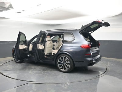 2022 BMW X7 M50i