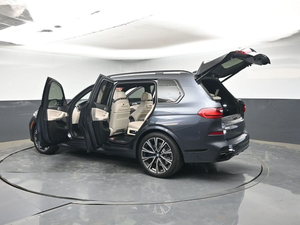 2022 BMW X7 M50i