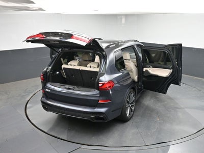 2022 BMW X7 M50i