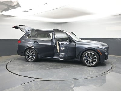 2022 BMW X7 M50i