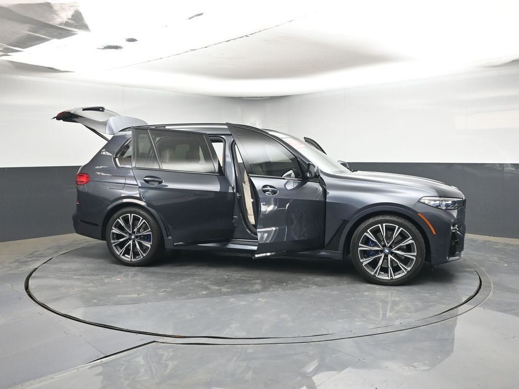 2022 BMW X7 M50i
