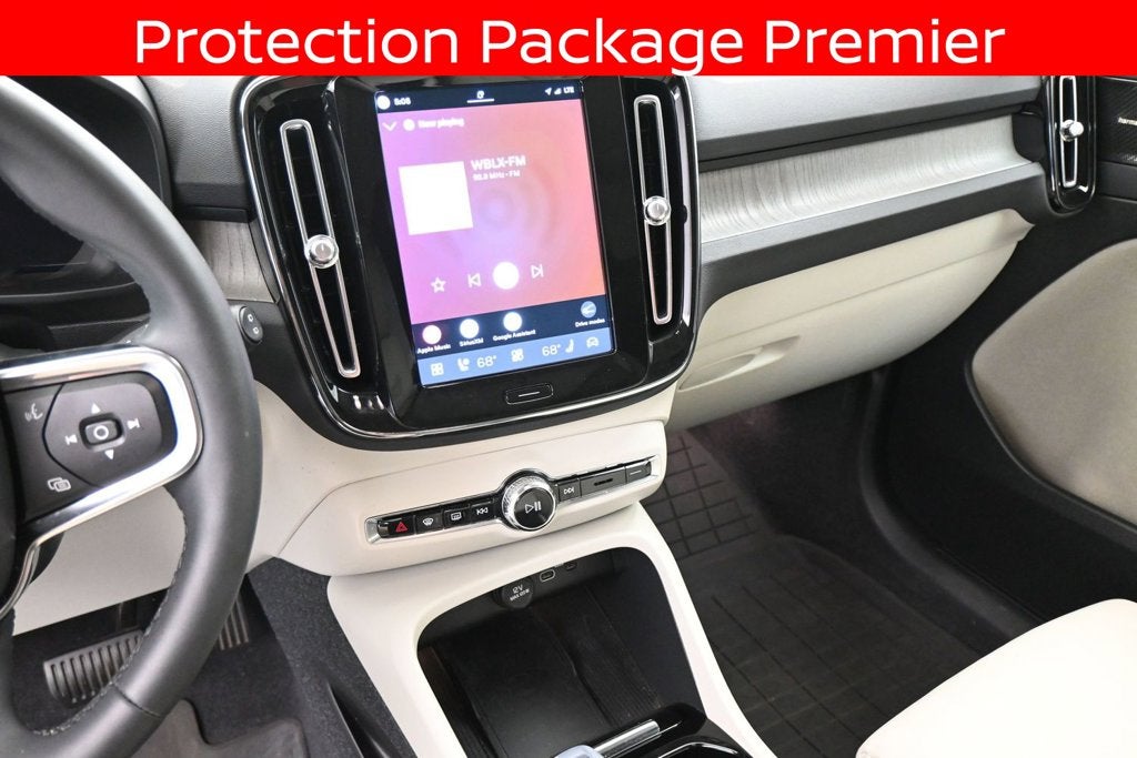 2024 Volvo XC40 B5 Plus Bright Theme