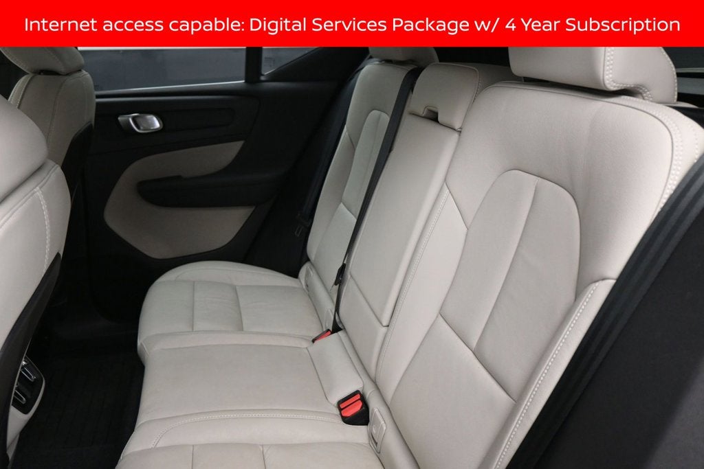2024 Volvo XC40 B5 Plus Bright Theme