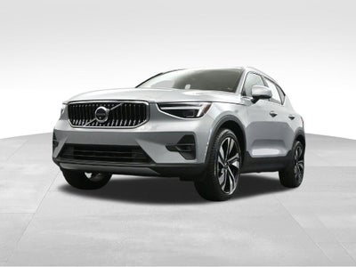2024 Volvo XC40 B5 Plus Bright Theme