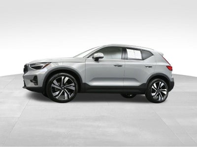 2024 Volvo XC40 B5 Plus Bright Theme
