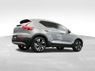 2024 Volvo XC40 B5 Plus Bright Theme