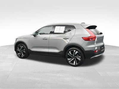 2024 Volvo XC40 B5 Plus Bright Theme