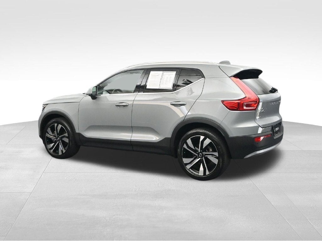 2024 Volvo XC40 B5 Plus Bright Theme