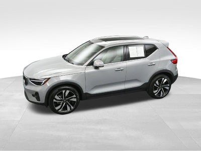 2024 Volvo XC40 B5 Plus Bright Theme